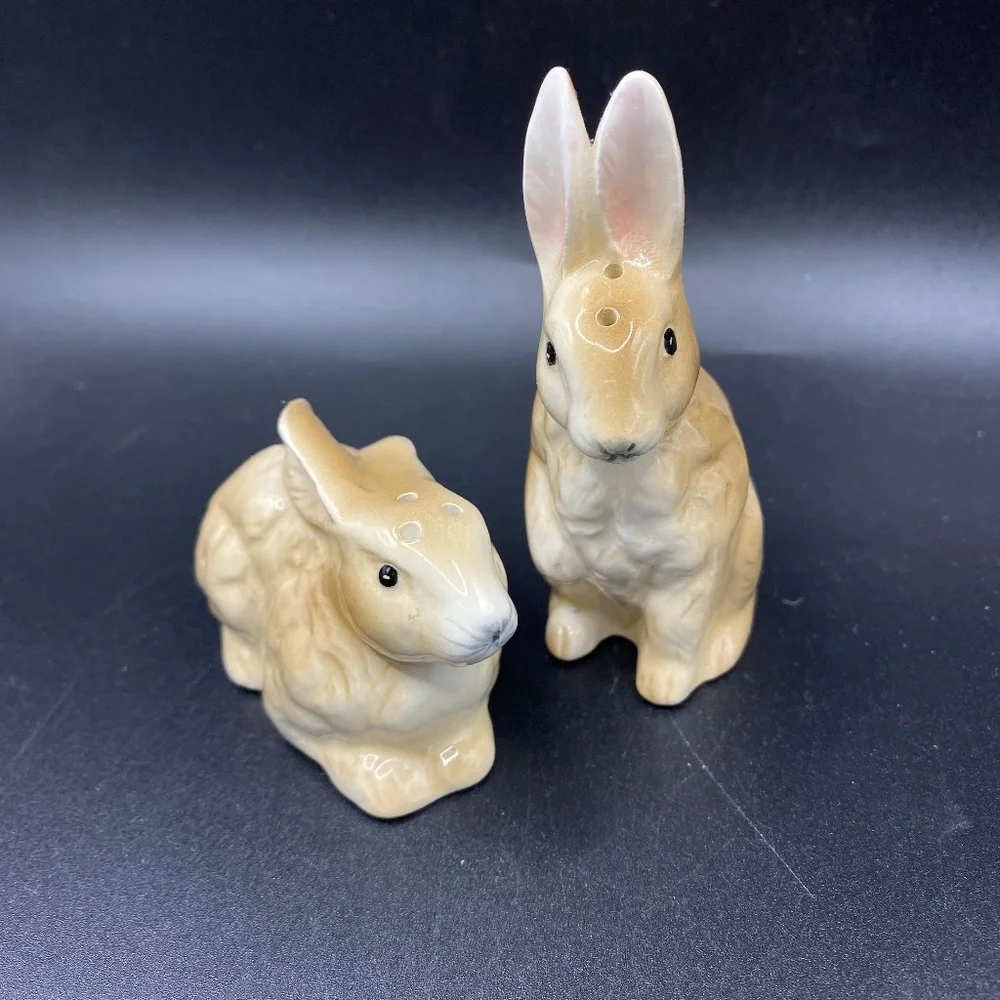 Vintage Bunny Rabbit Salt & Pepper Shakers Set